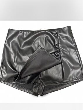 Faux Leather High-Waist Women’s Skort — Black